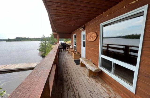 The Loon Cabin-Off Grid Escape