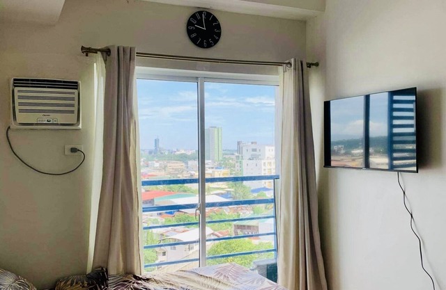 THE LOOP Minimalist Studio with Free Parking & near malls in CDO City proper
