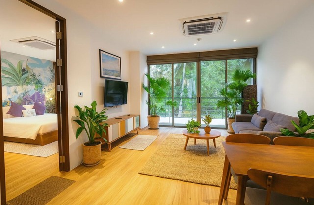 The Lush Apartments & Suites