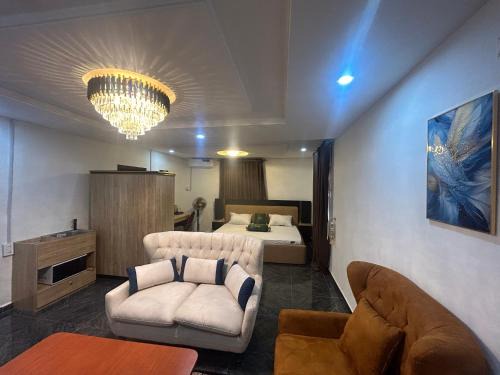 The Luxe Apartment