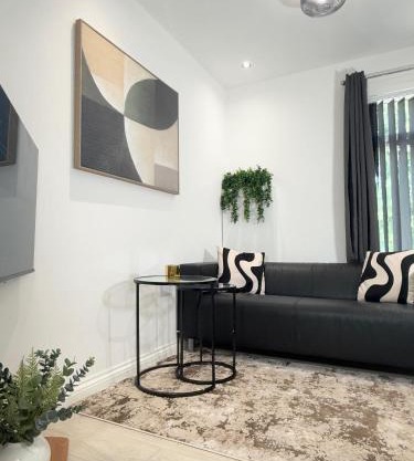 'The Luxury Snug' - A Charming Modern Luxury 2-Bed Flat with Parkview - Free Parking