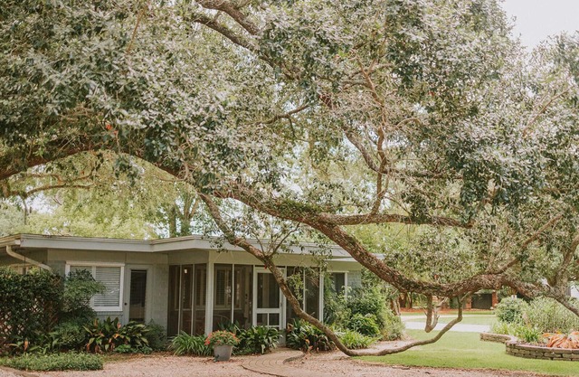 The Main Suite - perfect location in Ocean Springs.