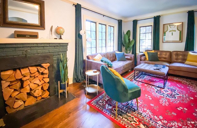 🦆 The Mallard Manor | Hip 5 bedroom historic home close to campus
