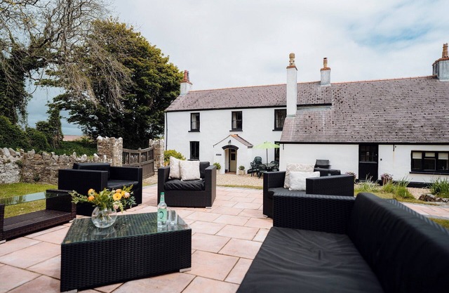 The Manor House - UK6741