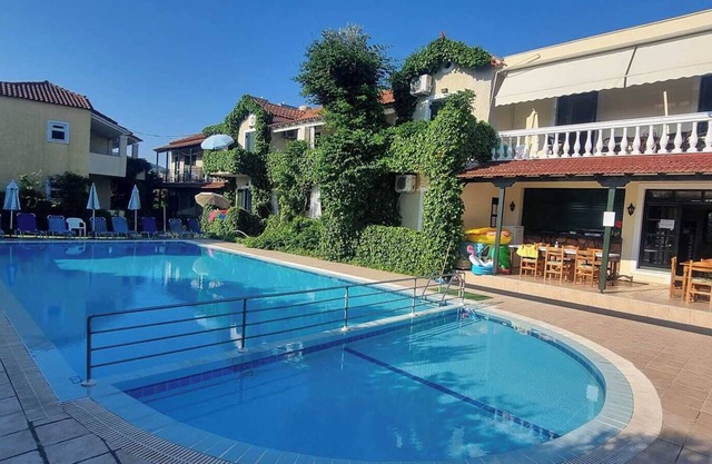 The Mayflower Studios & Apartments