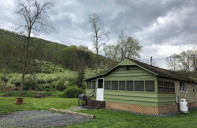 The Meadow Cabin at Horn Cabins in Manns Choice PA