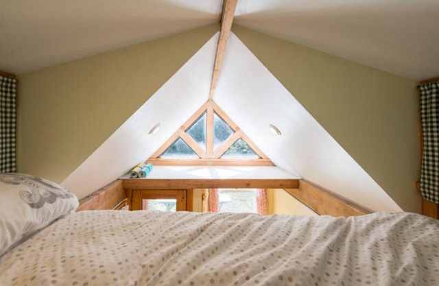 The Micro Cabin In Roberts Creek - 2 Minutes from the Beach!