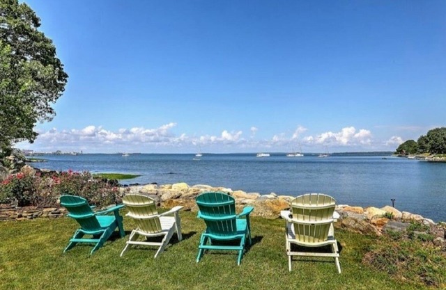 The Minnows Waterfront Cottage on Egret Cove