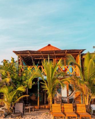 the mompe beach hostal