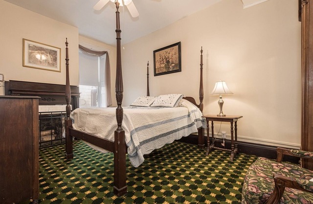 The Monroe | Historic Victorian Inn Room