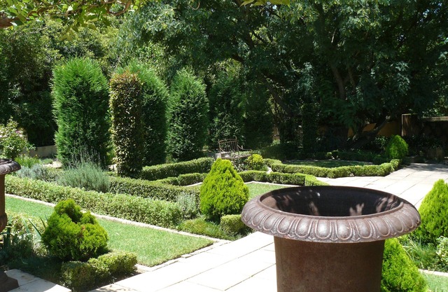 The Moon and Sixpence Garden Guest House