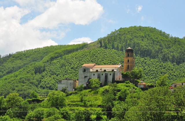 The moon and the Fox - Life in the countryside, trekking, the blue sea.
