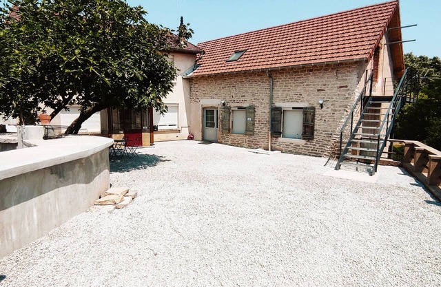 The Moulin Brochat Loft with jacuzzi area