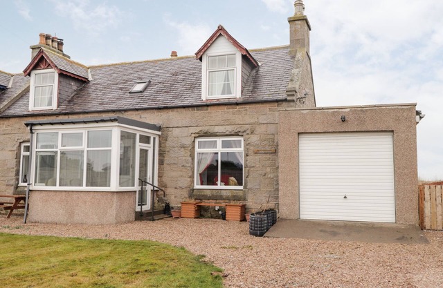 THE MOURIES, pet friendly, character holiday cottage in Fochabers