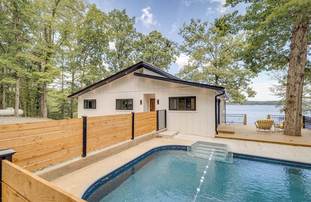 The Nest at Eagle Bay Cove on Lake D'Arbonne with pool, boathouse and game room!