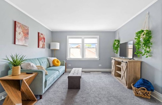 The Norwood Nook – Walkable Stay Near O’Hare & Metra!