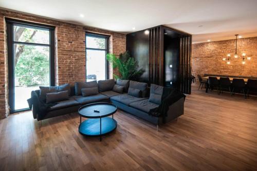 The Old New/Spacious 2000 sqft condo - Downtown