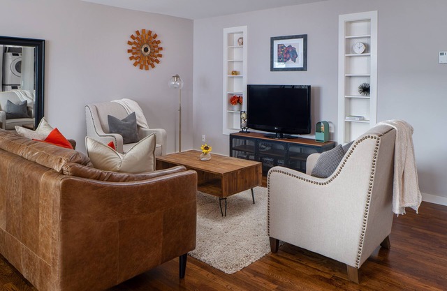 "The Old Post Office" - Mid-Century Mod Apartment in Downtown Driggs - With W/D