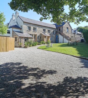 THE OLD RECTORY ROSE COTTAGE in Jacobstow 10 mins to Widemouth bay and Crackington Haven,Nearby Bude,Tintagel,Port Issac,Clovelly,PARKING FOR LARGE AND MULTIPLE VEHICLES