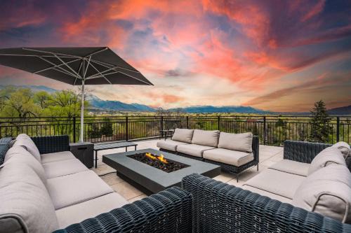 The Overlook Luxury Rooftop Retreat by Broadmoor