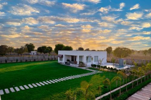 The Peace- A Luxury 2BHK Private Pool Farm