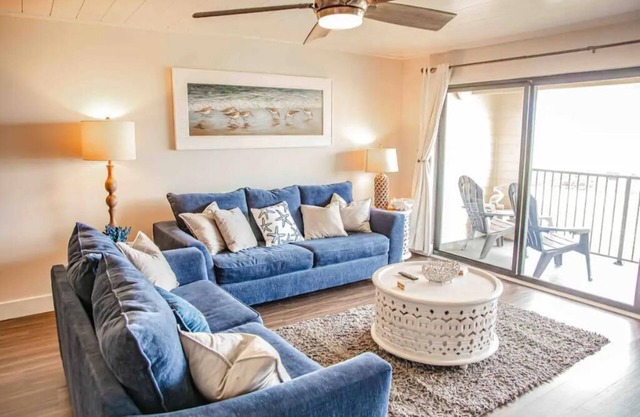The Pensacola Oasis! Newly Renovated/Amazing Beach & Sunsets!