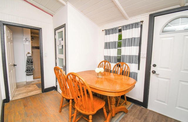 The Perfect Tiny Escape in Balm Beach for you and your family!