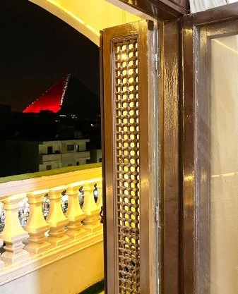 The pharaohs pyramids view apartment