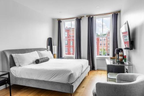 The Phenix Historic DTWN Hotel, King Bed Room #300