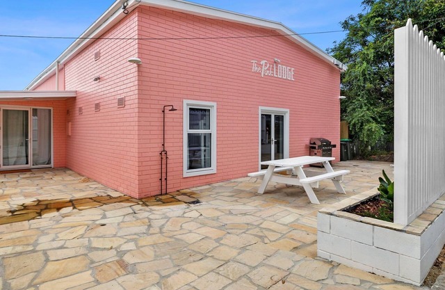 The Pink Lodge 3 Bed