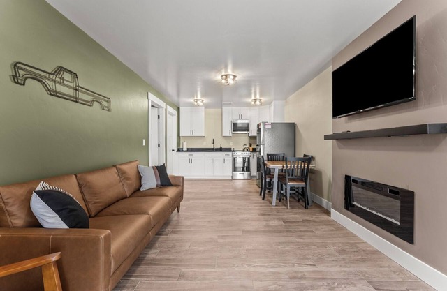 The Pit Stop - Car Themed Apartment in Blackfoot