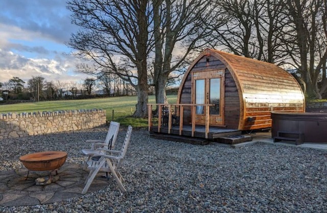 "The Pod" Fabulous glamping pod near Snowdonia.