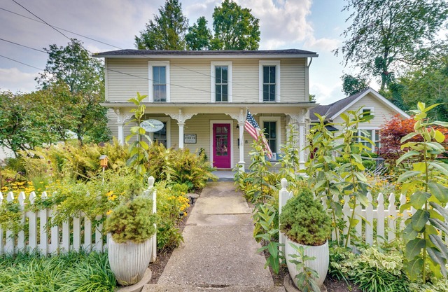 'The Porch House' Located in Historic Village