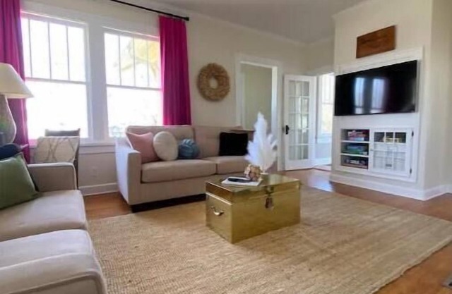 The Quincy Cottage.centrally located in the heart of Quincy, Illinois!