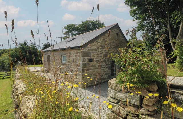 THE READING ROOM, country holiday cottage in Constantine