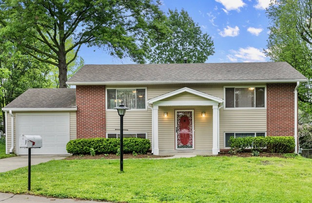 ★The Red Door★ Comfy House on Quiet Cul-de-Sac!