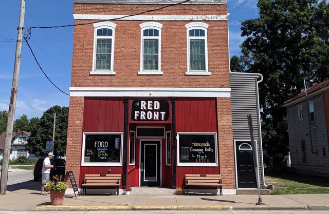 The Red Front Suite - Sleeps 15