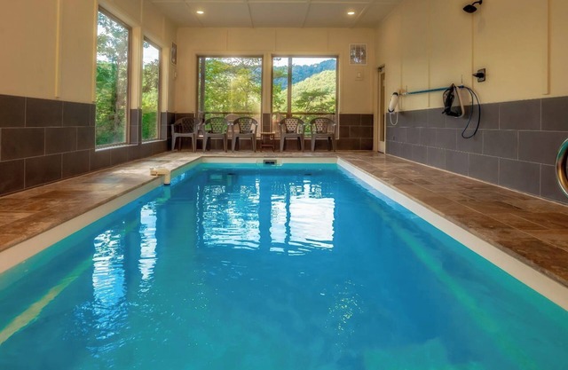 The Refined Raccoon Retreat - Private indoor pool, firepit, game room, great views, and more!