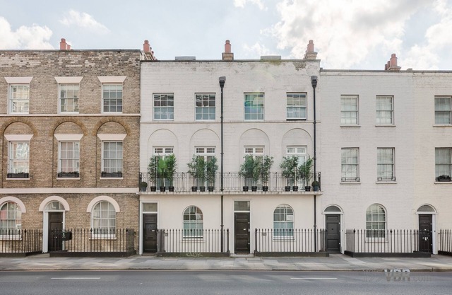 The Rochester: Two Historic Townhouses, 12-Bed, 6-Bath | Victoria