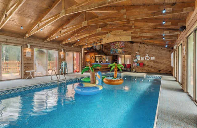 The Rockstar/Indoor pool/Close to Ft Knox