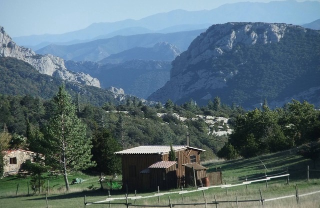 The Roulotte - Equipped Zirkuswagen for 2 persons in dreamlike position