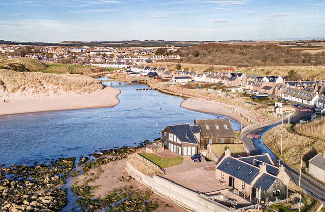 THE SALMON BOTHY, pet friendly, luxury holiday cottage in Cruden Bay
