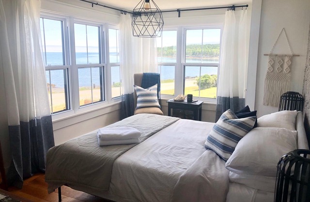 The Salty Cribb - Private oceanfront vacation home just minutes from Lunenburg