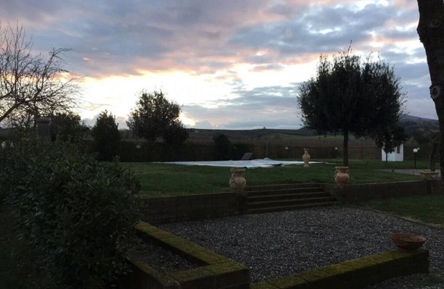 THE SCENTS OF THE GARDEN - INDEPENDENT HOUSE LAUREL