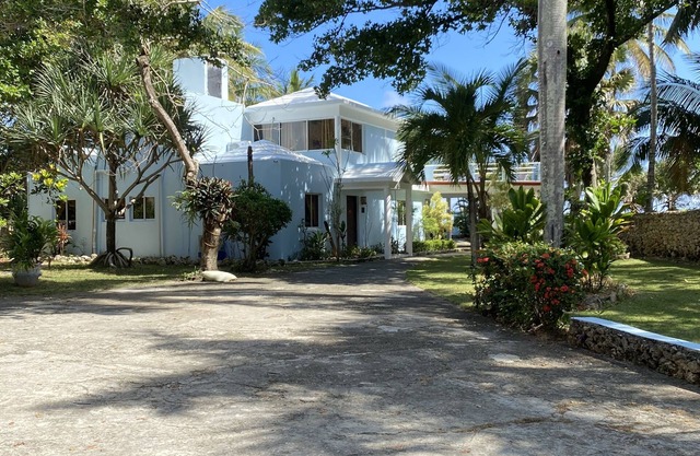 The SeaDog Inn-Spectacular Oceanfront Villa