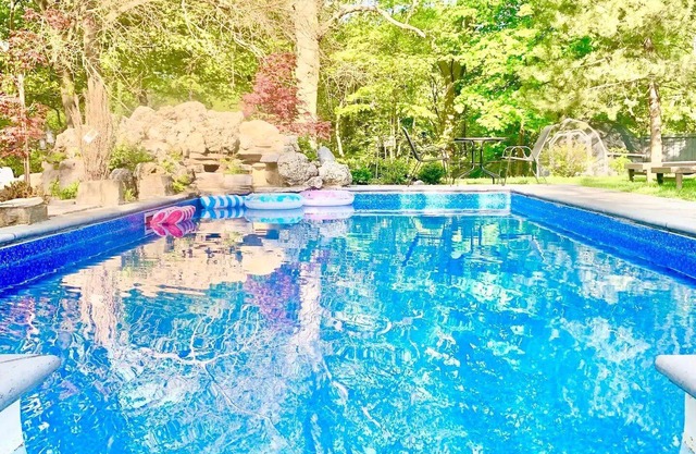 The Serenity Home Pool/Yoga/Game Room by the Lake