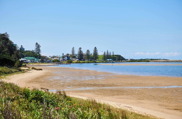The Shack at Harrington - Minutes walk to local pub, club, cafe, shops.