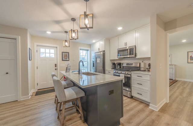 The Shop - Charming home - walking distance to downtown Douglas!