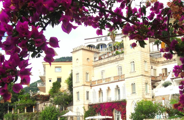 The small castle of the Moors II°, private access to sea, lift, parking