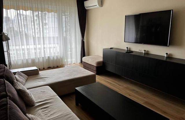 The spacious air-conditioned apartment. Towels and bed linen are offered.